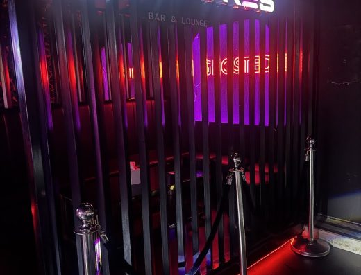 La Tres Bar & Lounge